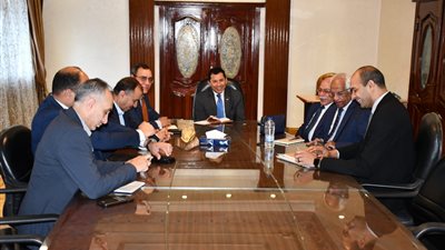 وزير الشباب يجتمع باللجنة العلمية الاستشارية لبحث خطط تطوير قطاع الرياضة