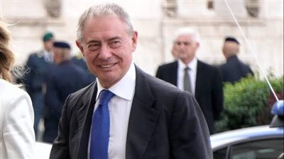 وزير الأعمال الإيطالي يزور ليبيا لبحث التعاون في الصناعة والمواد الخام والطاقة المتجددة