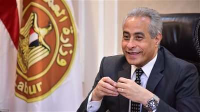 وزير العمل يلقي كلمة في مؤتمر 