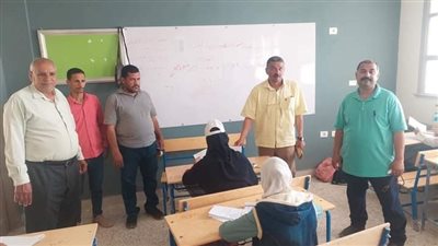 مدير تعليم نجع حمادي يتابع سير امتحان مادة العلوم بهجورة 