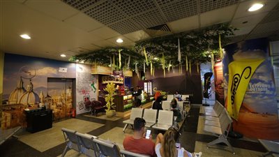 تطوير بعض الخدمات المقدمة للركاب بمبنى رقم 