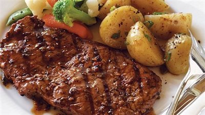 اصنعي شرائح اللحم بالعسل على خطى المطاعم بهذه المكونات