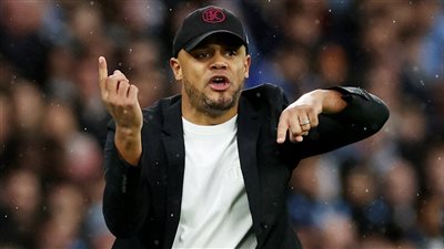 بايرن ميونخ يفكر في تعيين كومباني مديرا فنيا 