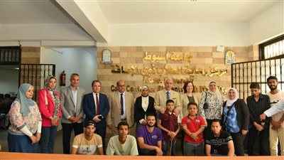 وفد هيئة الأمديست (Amideast) يزور مركز رعاية الطلاب ذوي الإعاقة بجامعة أسيوط