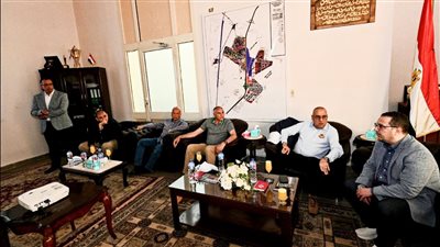 وزير الإسكان يعقد اجتماعًا بمقر جهاز 