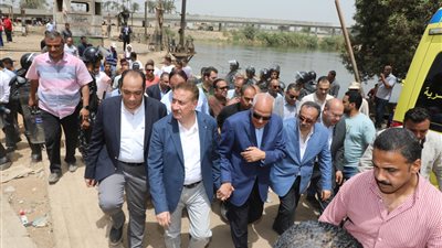 محافظي المنوفية والجيزة يتفقدان موقع حادث معدية أبو غالب بالجيزة