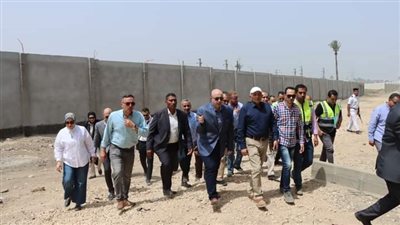 محافظ بني سويف يتابع الموقف التنفيذي لمشروع مجمع مواقف السيارات