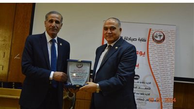 تكريم رئيس جامعة هليوبوليس للتنمية المستدامة من نقابة صيادلة القليوبية