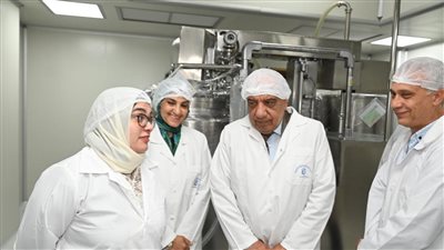 وزير قطاع الأعمال يتفقد مصانع الشركة العربية للأدوية 