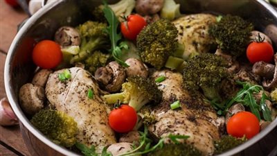 للدايت.. طريقة عمل فيليه الدجاج مع البروكلي والصويا صوص