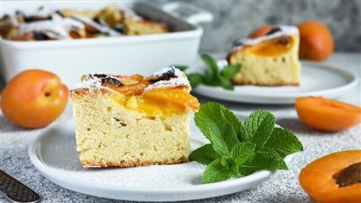 غنية بالفيتامينات.. طريقة عمل كيكة المشمش بالموز