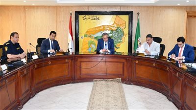 محافظ الفيوم يوجه بحصر المنشآت ولتأكد من التزامها بشروط السلامة