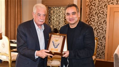 محافظ جنوب سيناء يكرم المنظمين لمنتدى السياحة الأفريقي بشرم الشيخ