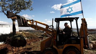 لتمهيدًا لإقامة احتفال للمستعمرين.. الاحتلال يجرف قطعة أرض في الشيخ جراح