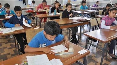 فرحة النجاح تُغمر طلاب الإعدادية.. نتائج سنوات النقل على بوابة التعليم الأساسي