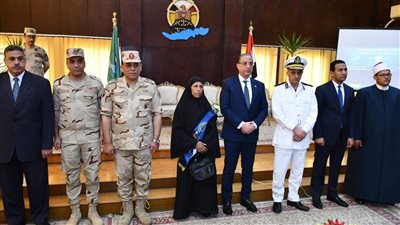 محافظ الفيوم يُكرّم أسر الشهداء ومصابي العمليات الحربية