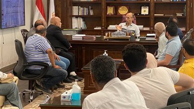 رئيس جهاز القاهرة الجديدة يجتمع بسكان حي الأندلس بالتجمع الثالث لبحث مطالبهم