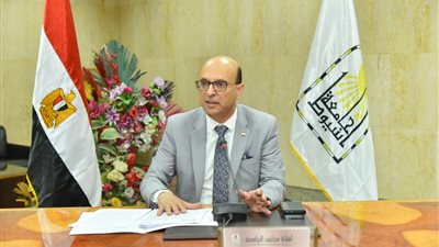 المنشاوي يناقش تطوير مساكن أعضاء هيئة التدريس بجامعة أسيوط