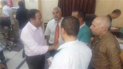 رئيس ابوقرقاص يتفقد المراكز التكنولوجية لتلقى طلبات التصالح
