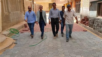رئيس مطاي يتفقد معدلات تنفيذ أعمال رصف الشوارع 