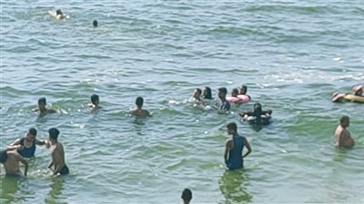 الاسكندرية تحت وطأة الموجة الحارة.. والمواطنين تهرب للشواطئ 