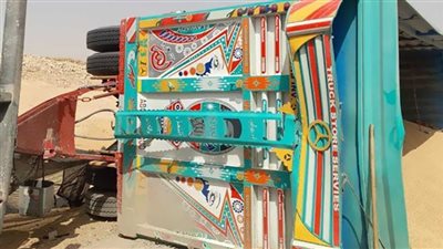 إنقلاب مقطورة محملة 92 طن قمح بالمنيا