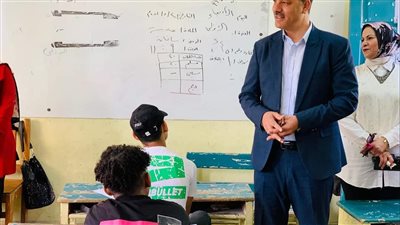 مدير تعليم الإسكندرية يتابع سير إمتحانات نهاية العام بعدد من مدارس المحافظة 