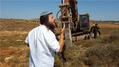 مستعمرون يحرقون بيتًا زراعيًا وأربع أشجار زيتون معمرة