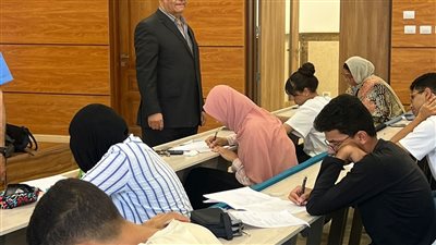 القائم بأعمال رئيس جامعة بنها الأهلية يتفقد سير الإمتحانات