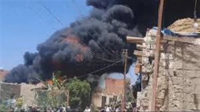 السيطرة على حريق شب فى مخزن للأخشاب بالفيوم 