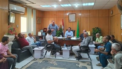 رئيس مركز طامية بالفيوم يلتقي سائقي سيارات النقل 