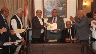 اتحاد العمال الوفديين يختتم دورة تدريبية لتثقيف أعضائه.. رئيس الوفد يكرم أعضاء اتحاد العمال الوفديين 