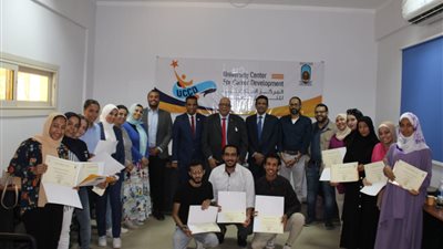 جامعة الأقصر تُعد أول دراسة لتتبع خريجيها 