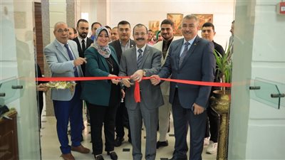 نائب رئيس جامعة بنها لشئون خدمة المجتمع وتنمية البيئة يفتتح معرض المشروعات الطلابية