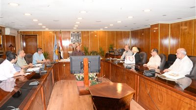 محافظ أسيوط يلتقي مدير مركز رصد ودراسة المشكلات المجتمعية