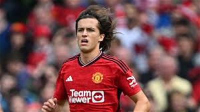 نجم مانشستر يونايتد يوقع لبنفيكا البرتغالي 