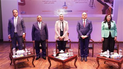 نائب رئيس جامعة عين شمس تفتتح مؤتمر سيدات المنصة