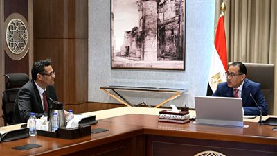 رئيس الوزراء يلتقي نقيب الصحفيين لمناقشة تطوير ودعم مهنة الصحافة والخدمات 