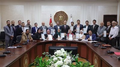 وزير العمل يشهد تسليم الدفعة الثانية من 