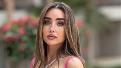 هنا الزاهد تعيد أمجاد الستينيات في مهرجان كان (صور)