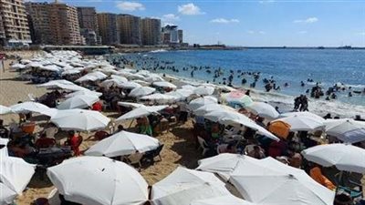 مصايف الإسكندرية كاملة العدد.. والمواطنين المصيف بعروس البحر الأبيض حاجة ثانية 