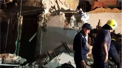 جهود مكثفة للبحث عن 3 مفقودين أسفل عقار الساحل المنهار