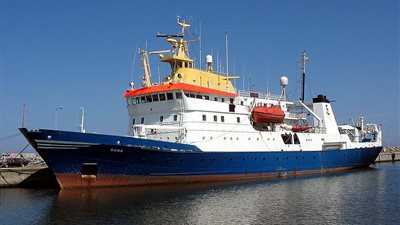 سفينتان ترسوان في ميناء الحديدة للمرة الأولى منذ الغارات الإسرائيلية