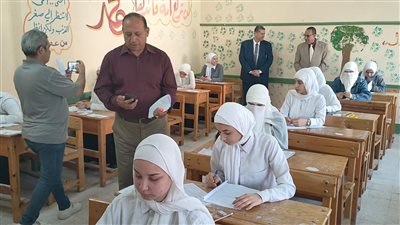محافظ شمال سيناء يتفقد امتحانات الدبلومات الفنية بلجان العريش