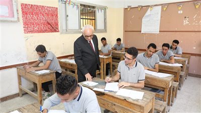 وزير التربية والتعليم يتفقد امتحانات الدبلومات الفنية بالقاهرة 