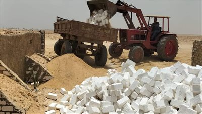 إزالة 20 حالة تعد ومصادرة مواد البناء بالفيوم 