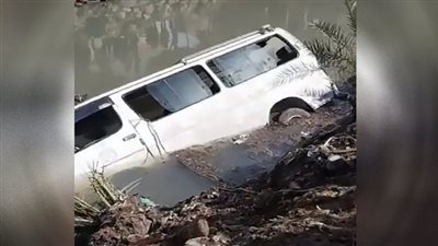 واقعة معدية أبو غالب تتكرر بالدقهلية.. إصابة 9 أشخاص إثر سقوط ميكروباص بترعة 