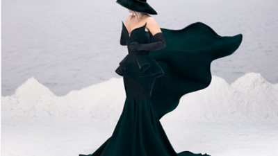 إليسا تحتفل بنجاح 