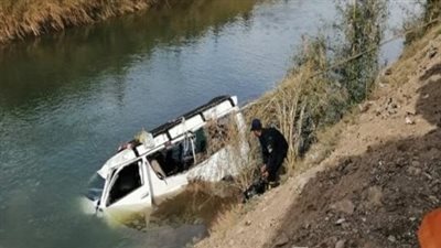 سقوط سيارة ميكروباص في ترعة المريوطية