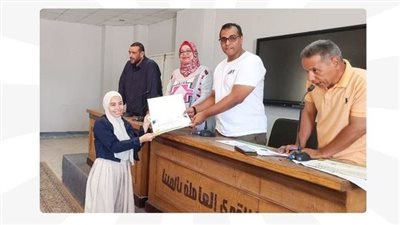 وزارة العمل تسلم شهادات إتمام التدريب المهني بالمنيا